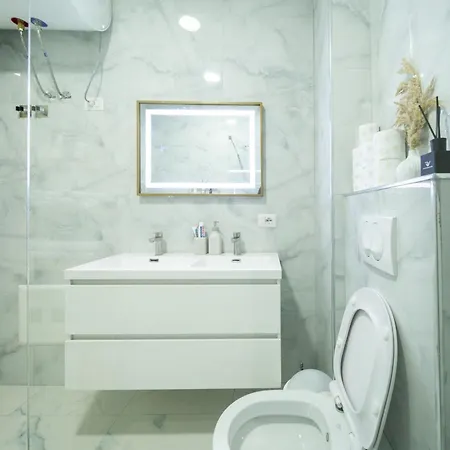 Luxury Adriatic Apartamento Golem (Tirana)