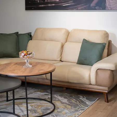 Luxury Adriatic Apartamento Golem (Tirana)