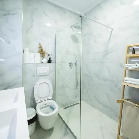 Luxury Adriatic Apartamento Golem (Tirana)